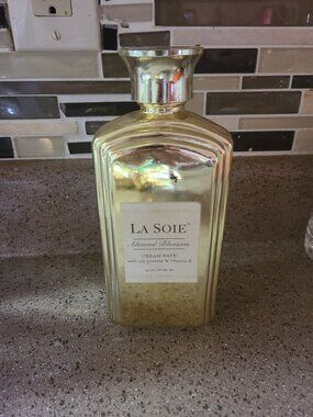 VTG La SOIE Almond Blossom Cream Bath w Soy Protein & Vitamin E -22.5 oz 98% Ful